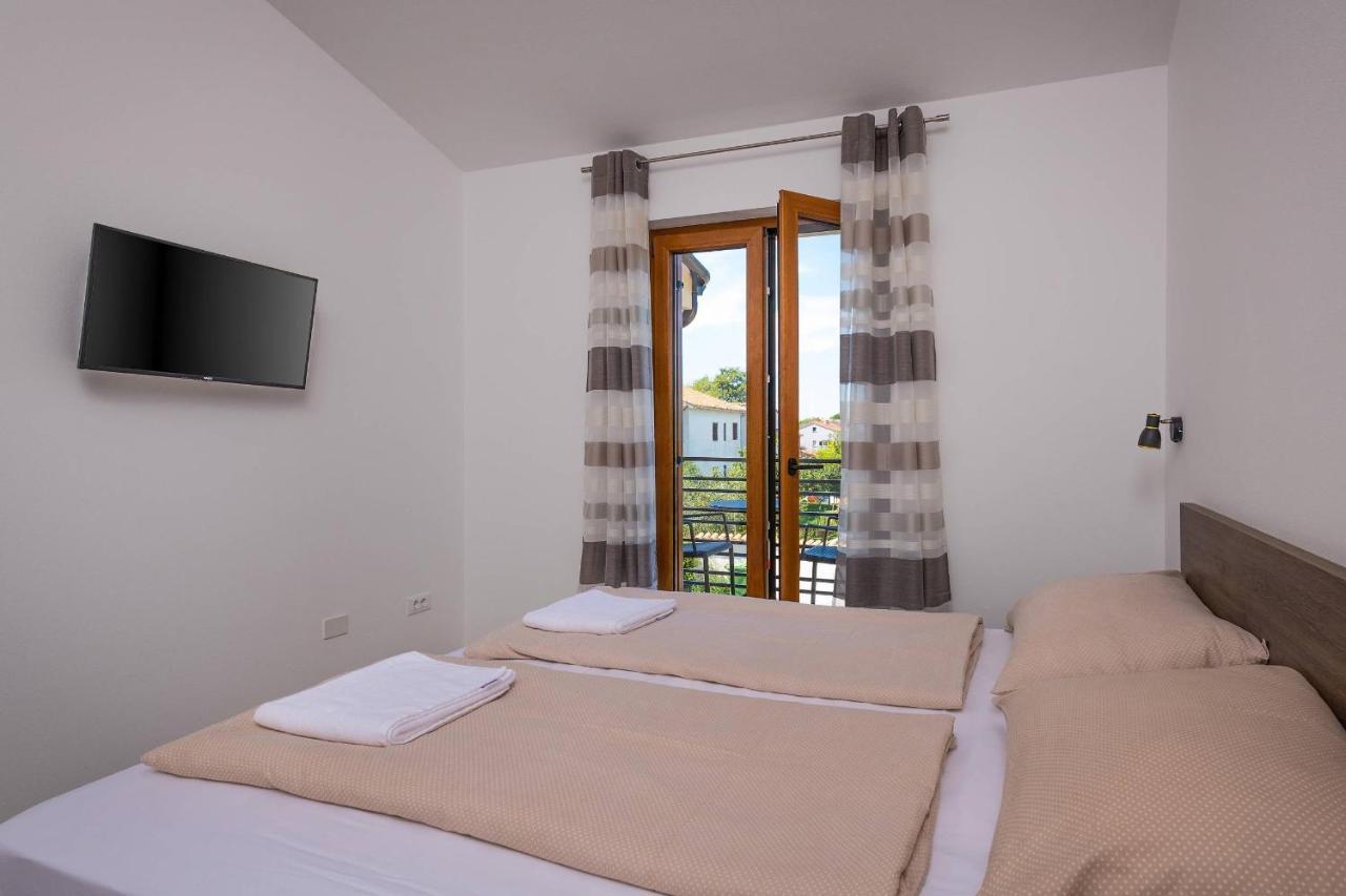 Holiday House Luca Πόρετς Εξωτερικό φωτογραφία
